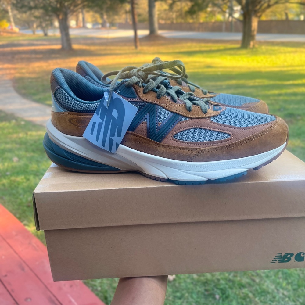 Carhartt WIP × 990v6 New Balance